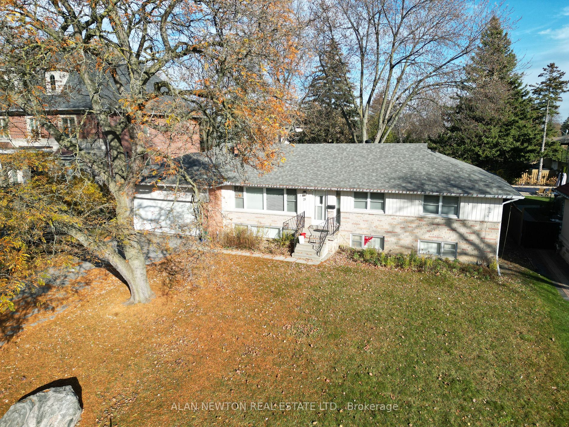21 Vistaview Blvd