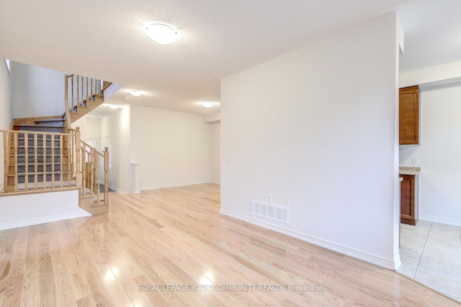 24 Elihof Dr