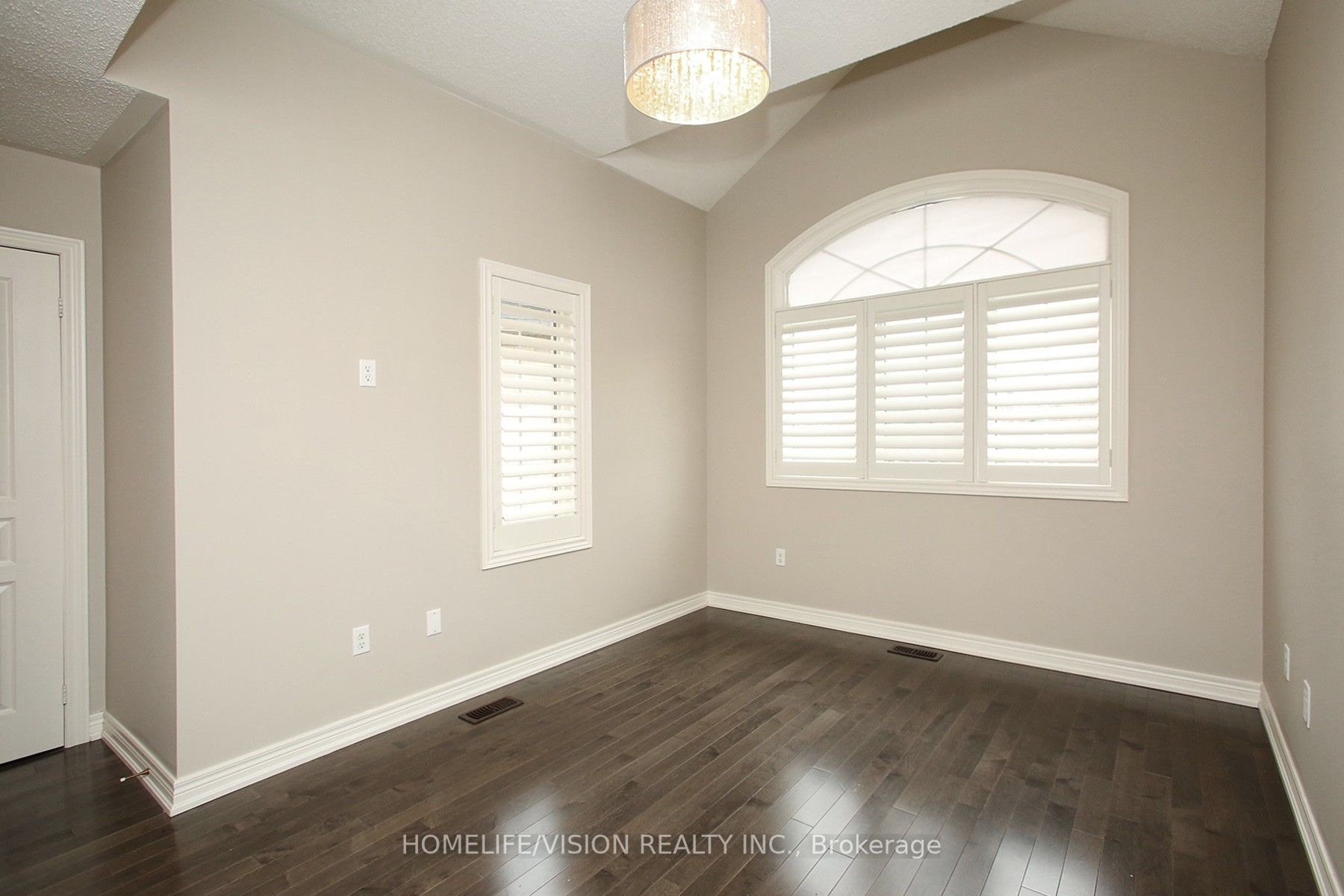 1298 Mccron Cres