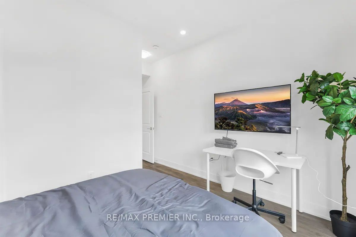8 Sayers Lane, #6