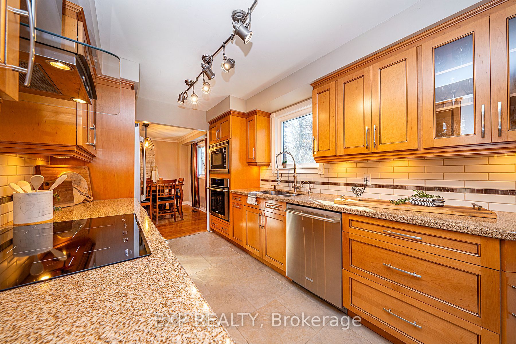 96 Rutledge Ave
