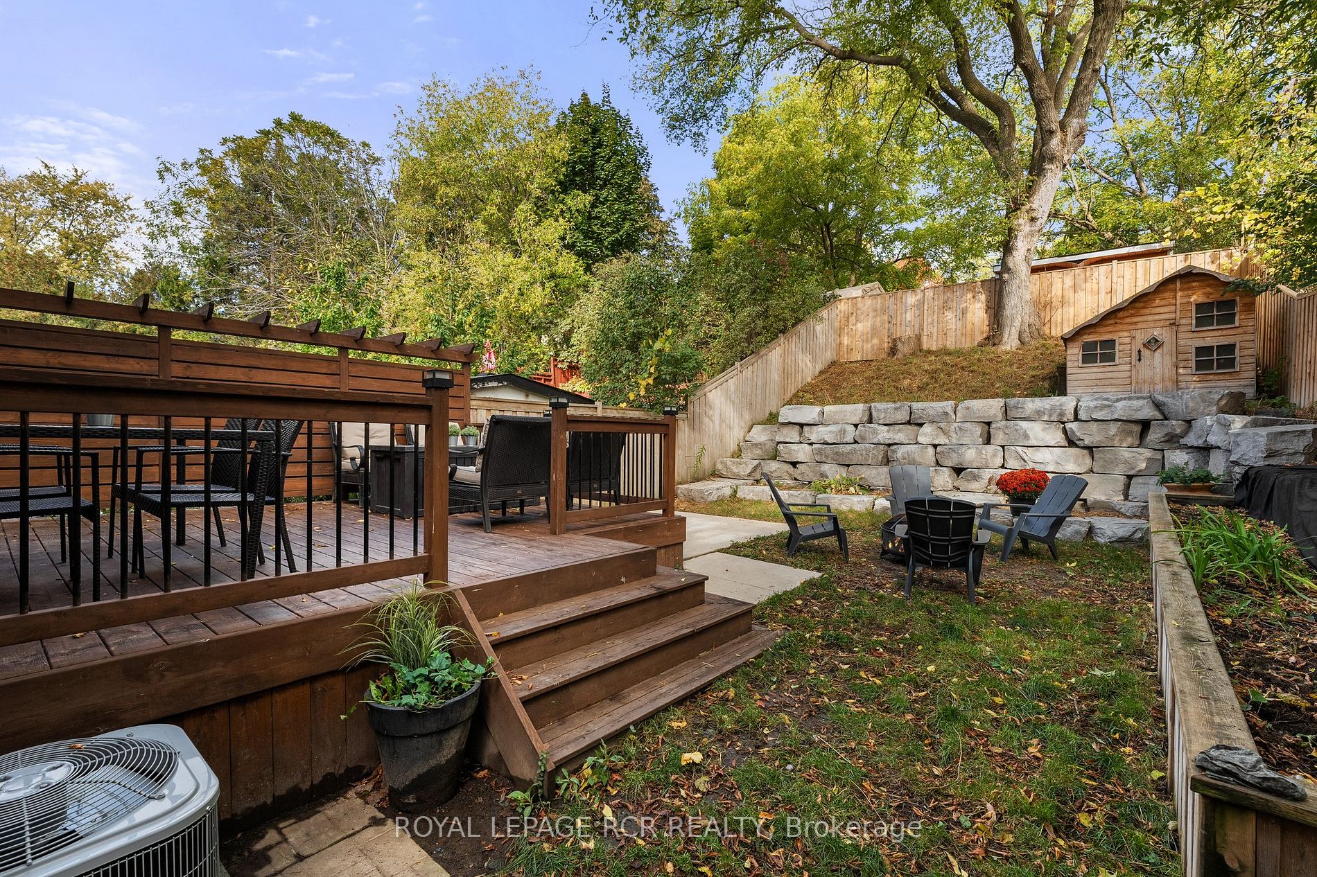 325 Amelia St