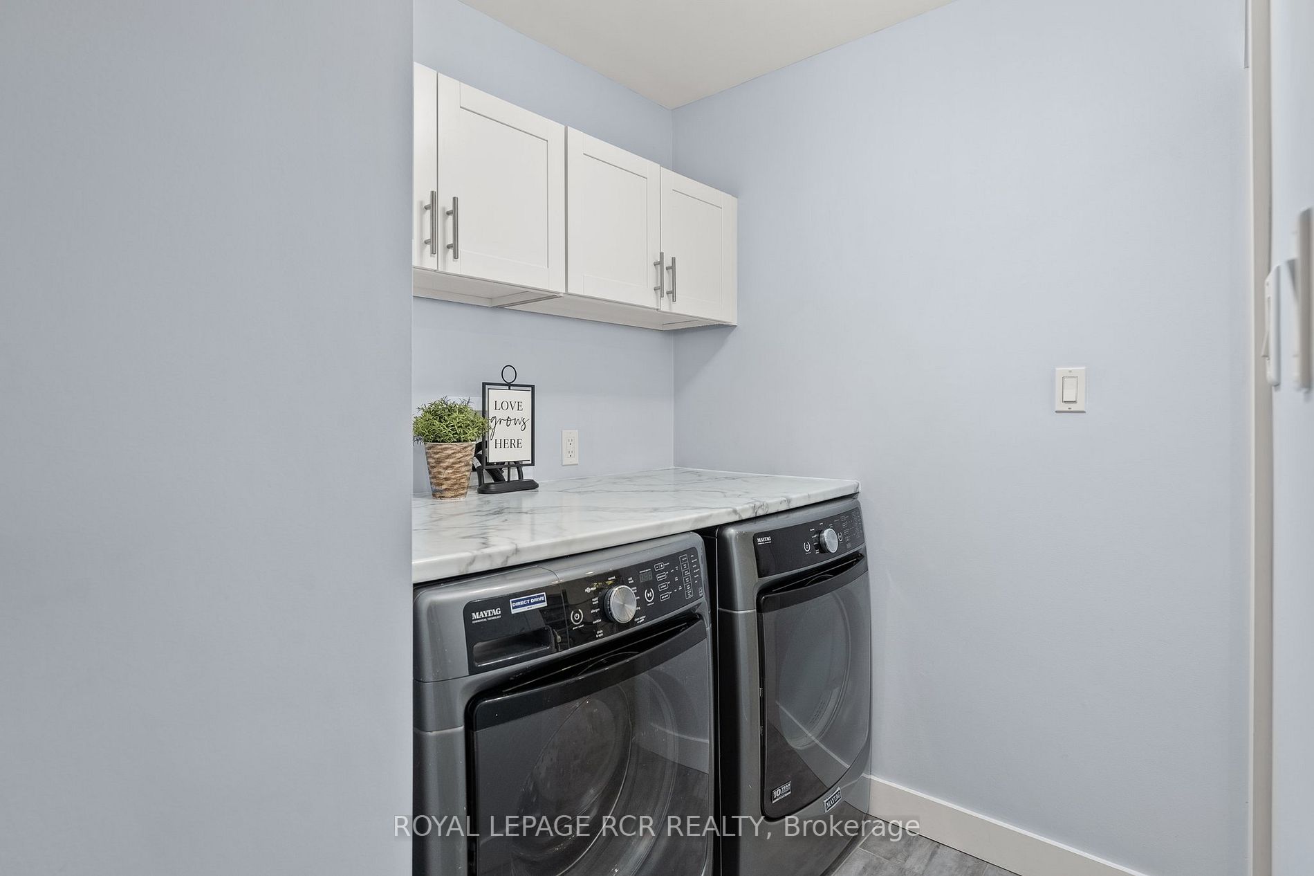 325 Amelia St