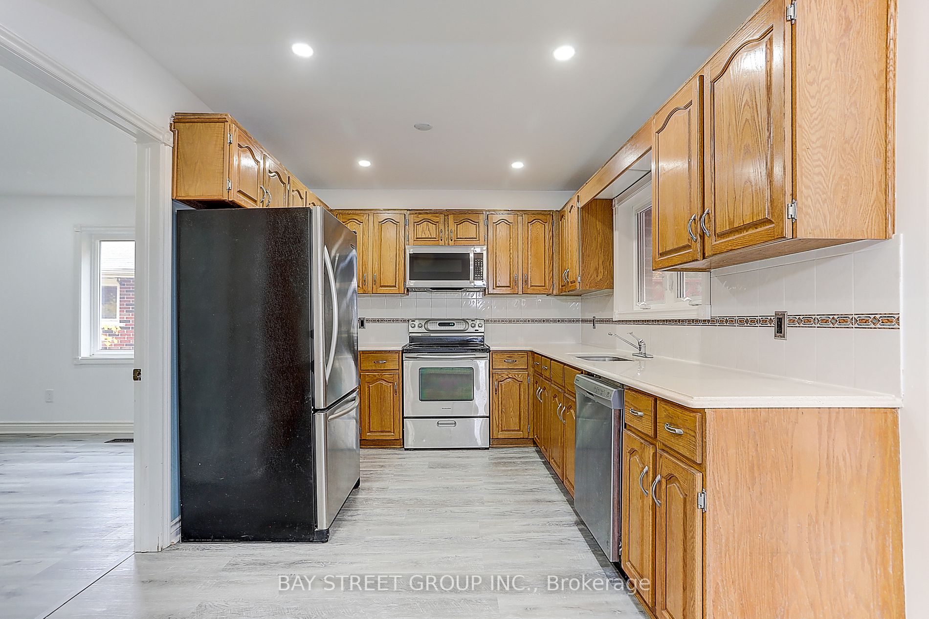 275 Elgin Mills Rd W