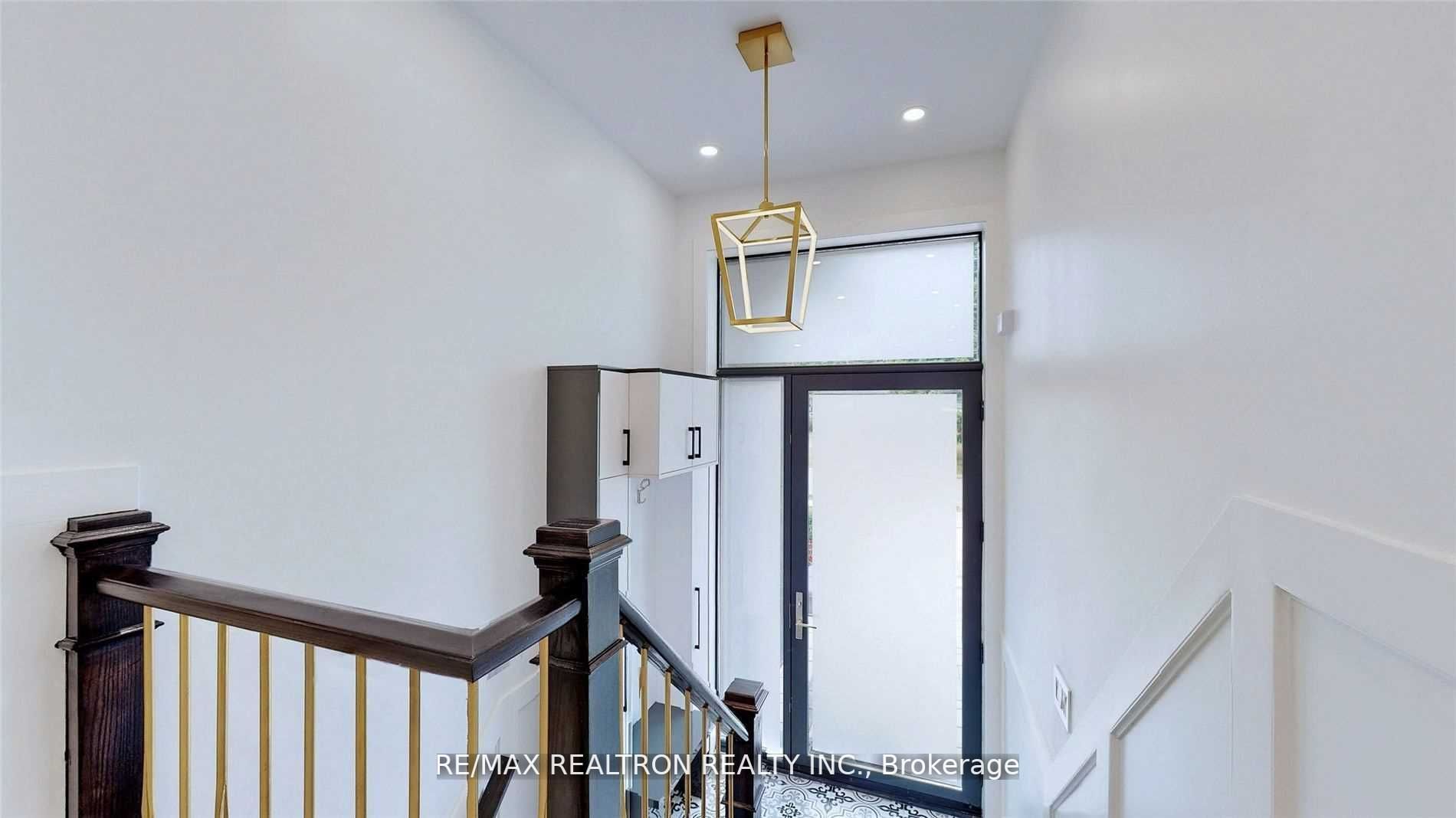 111 Evahill Cres