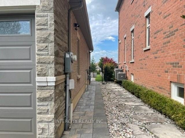 18 Summerbreeze Crt, #Bsmt