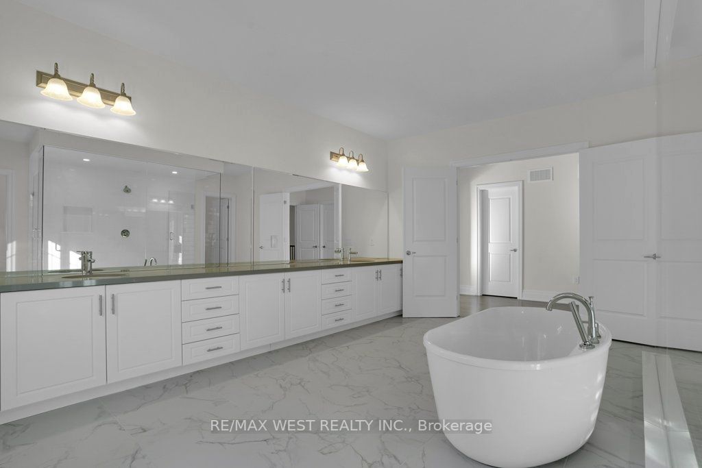 46 Enclave Crt