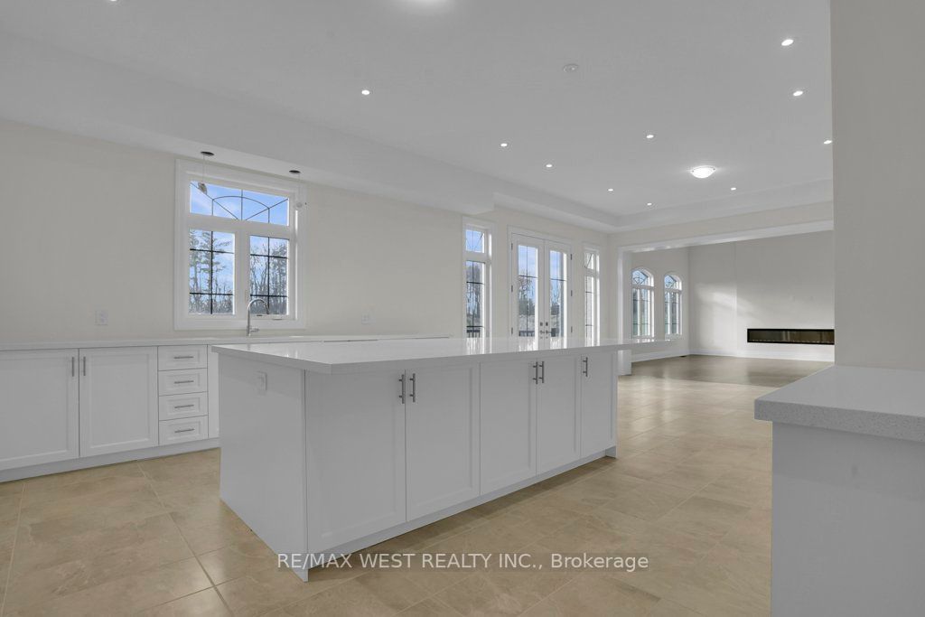 46 Enclave Crt
