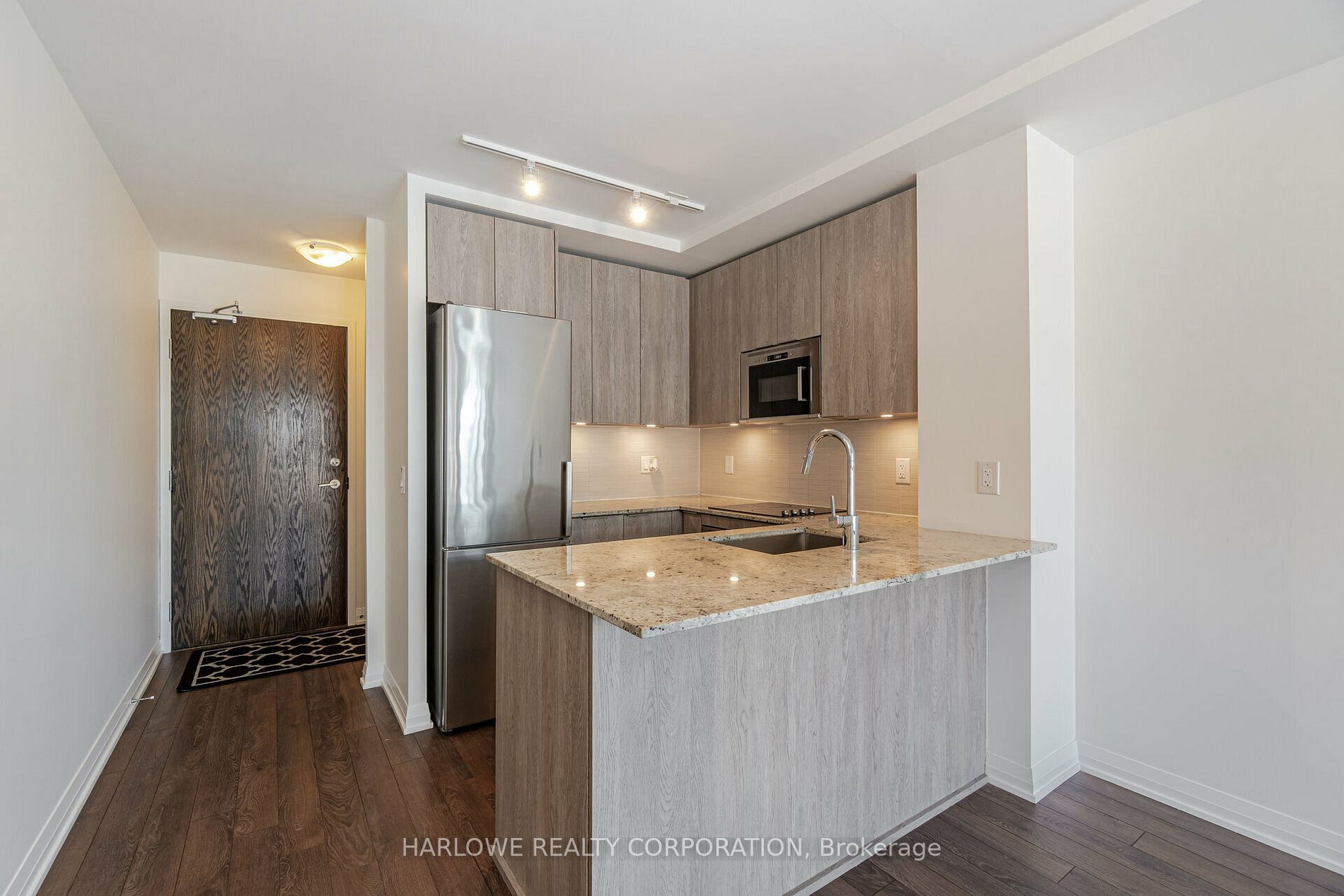 99 Eagle Rock Way, #827
