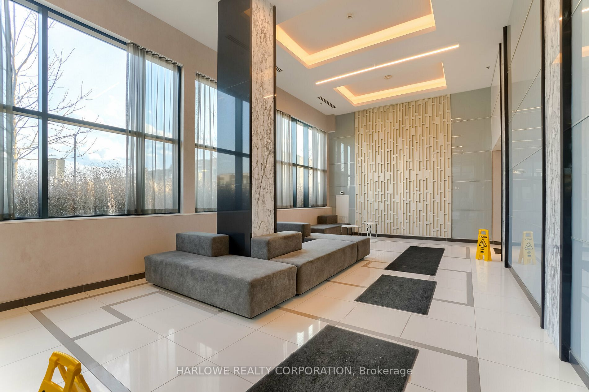 99 Eagle Rock Way, #827