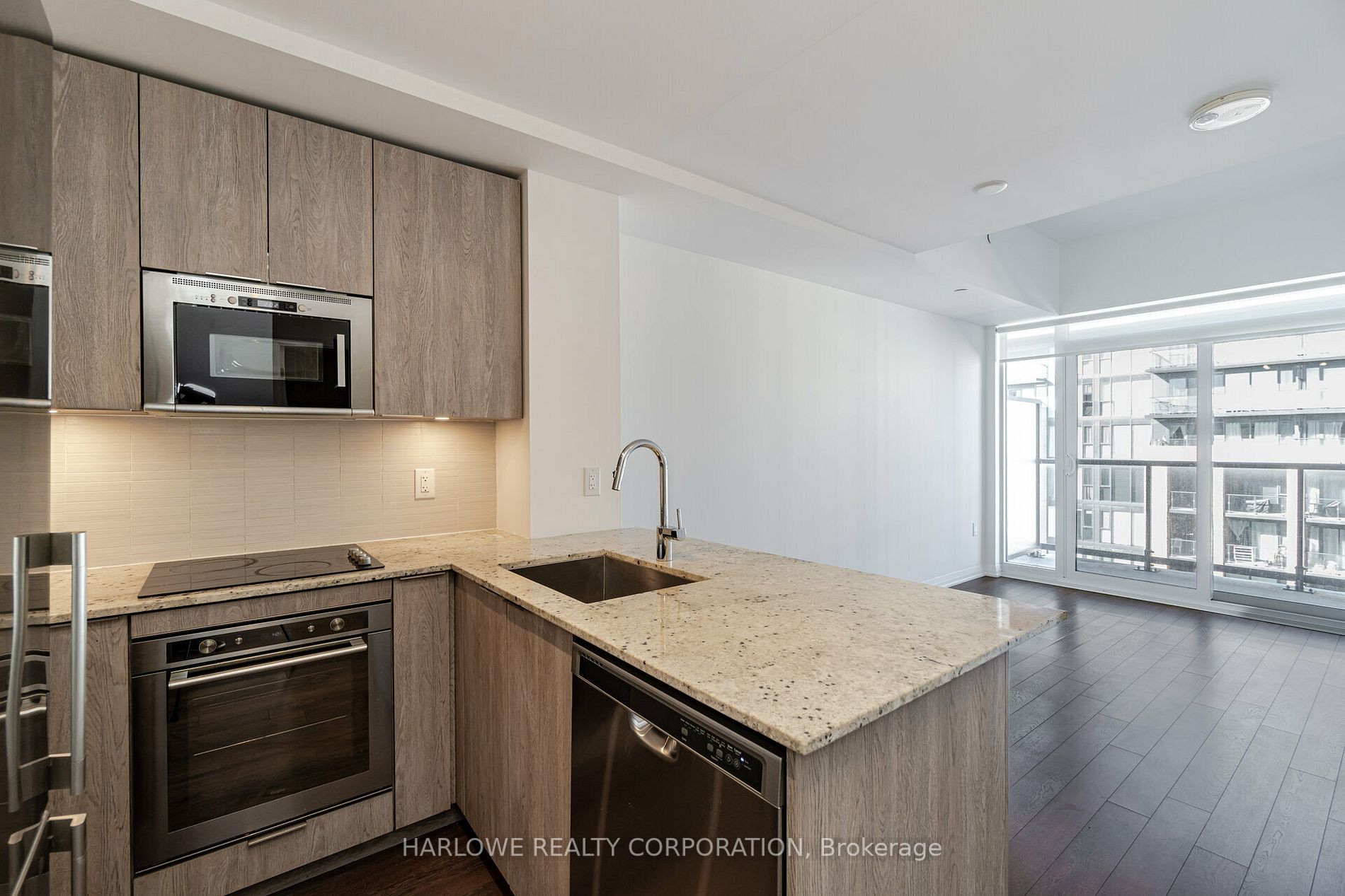 99 Eagle Rock Way, #827