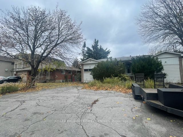 9191 Bathurst St