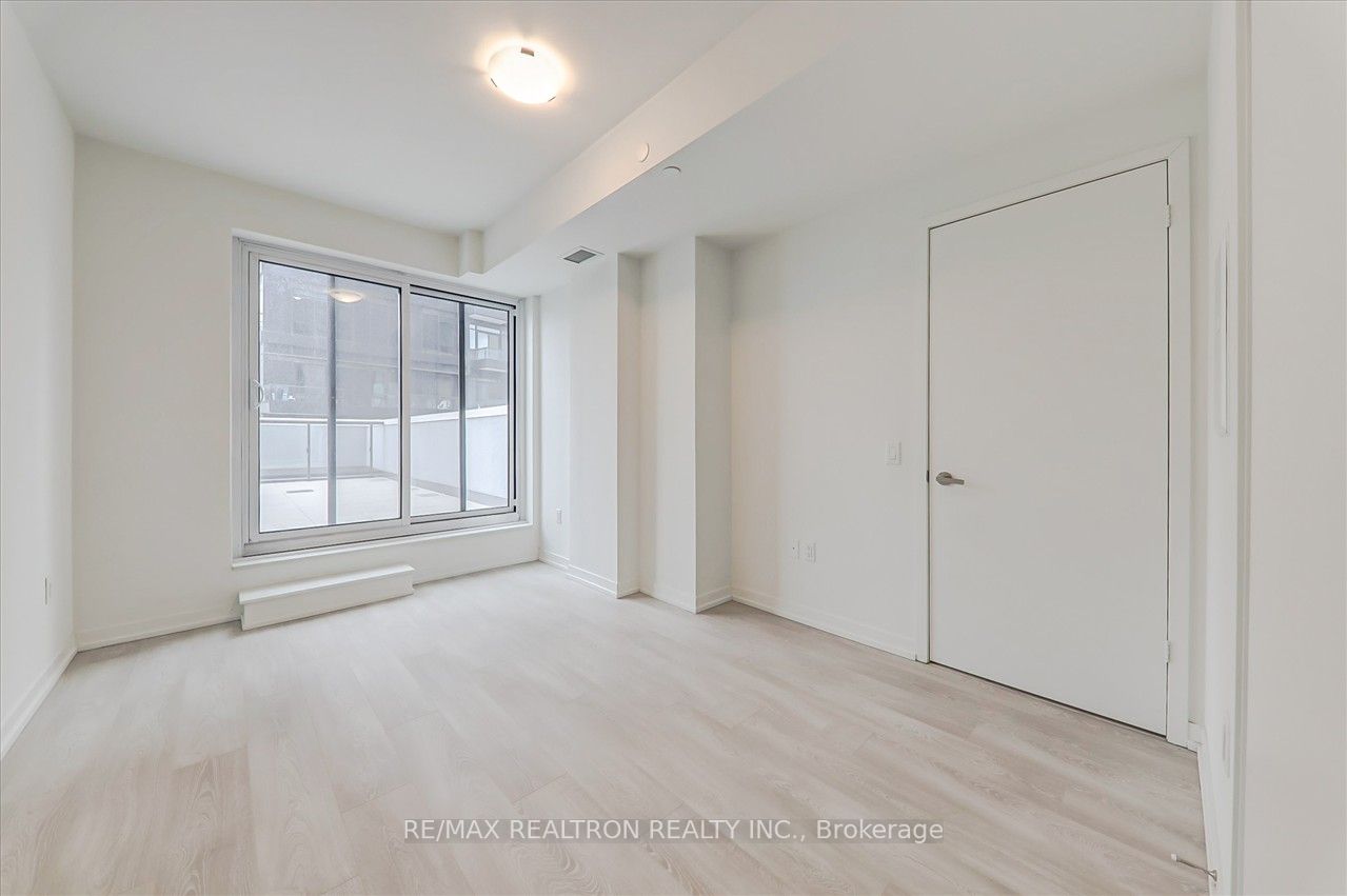 8868 Yonge St, #522E