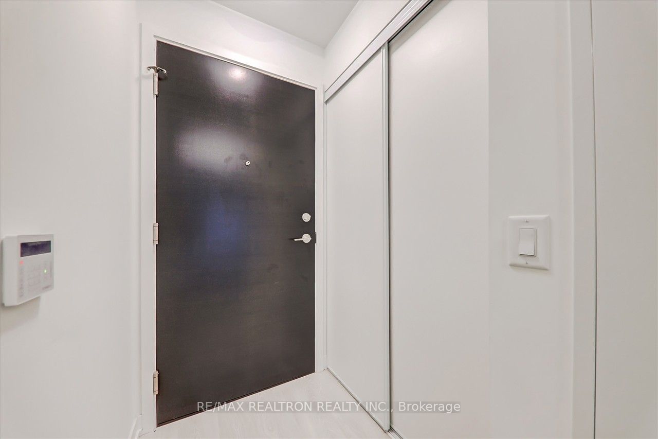 8868 Yonge St, #522E