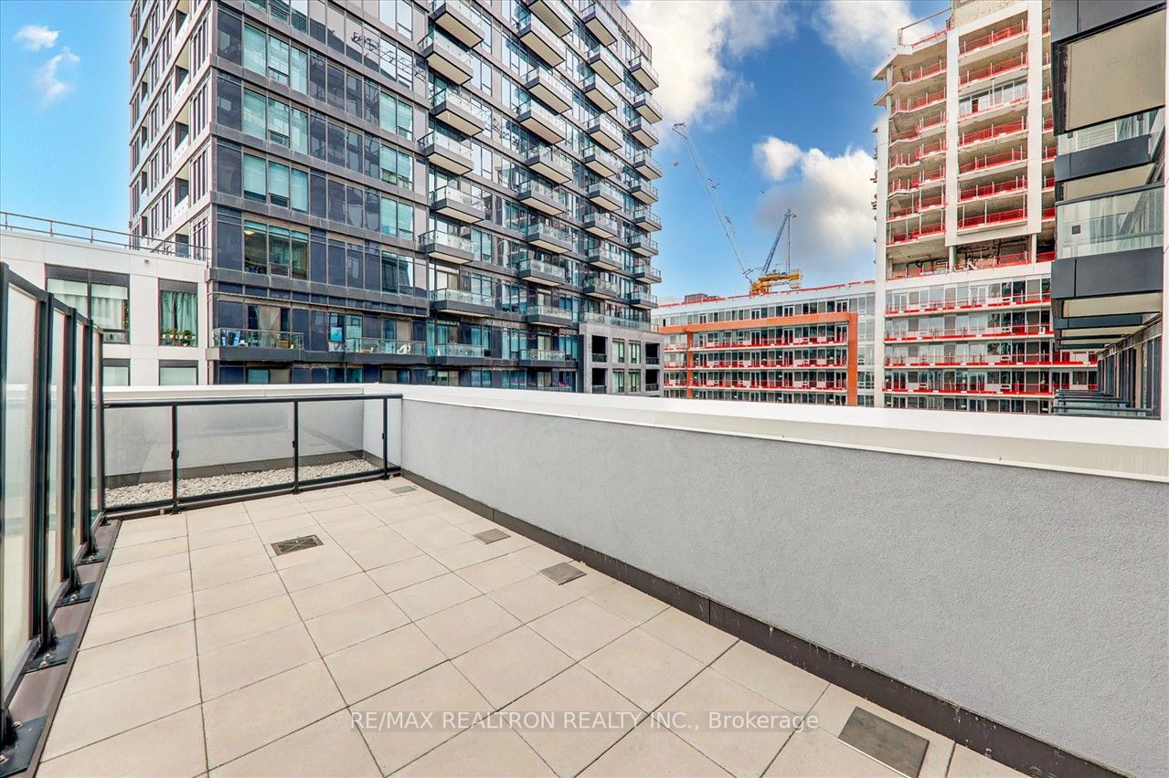 8868 Yonge St, #522E