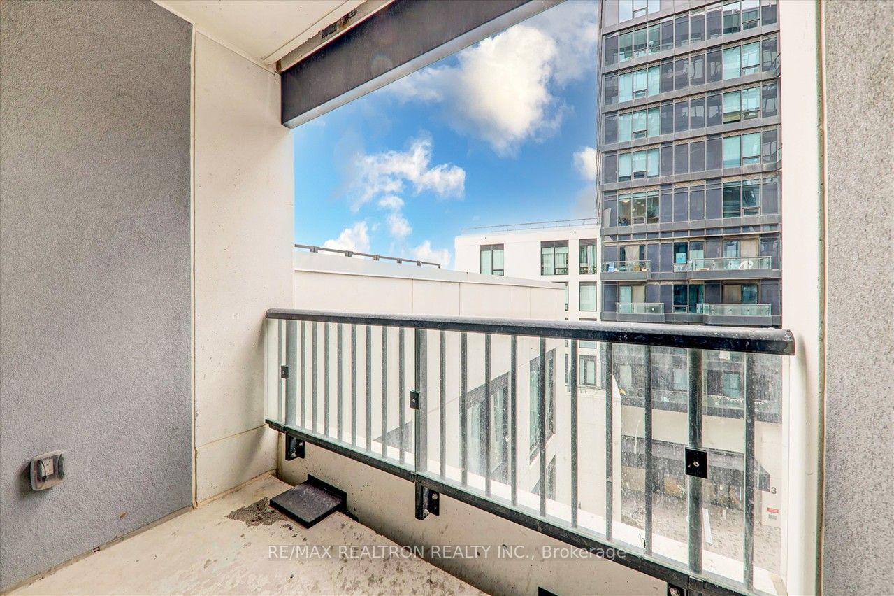 8868 Yonge St, #522E