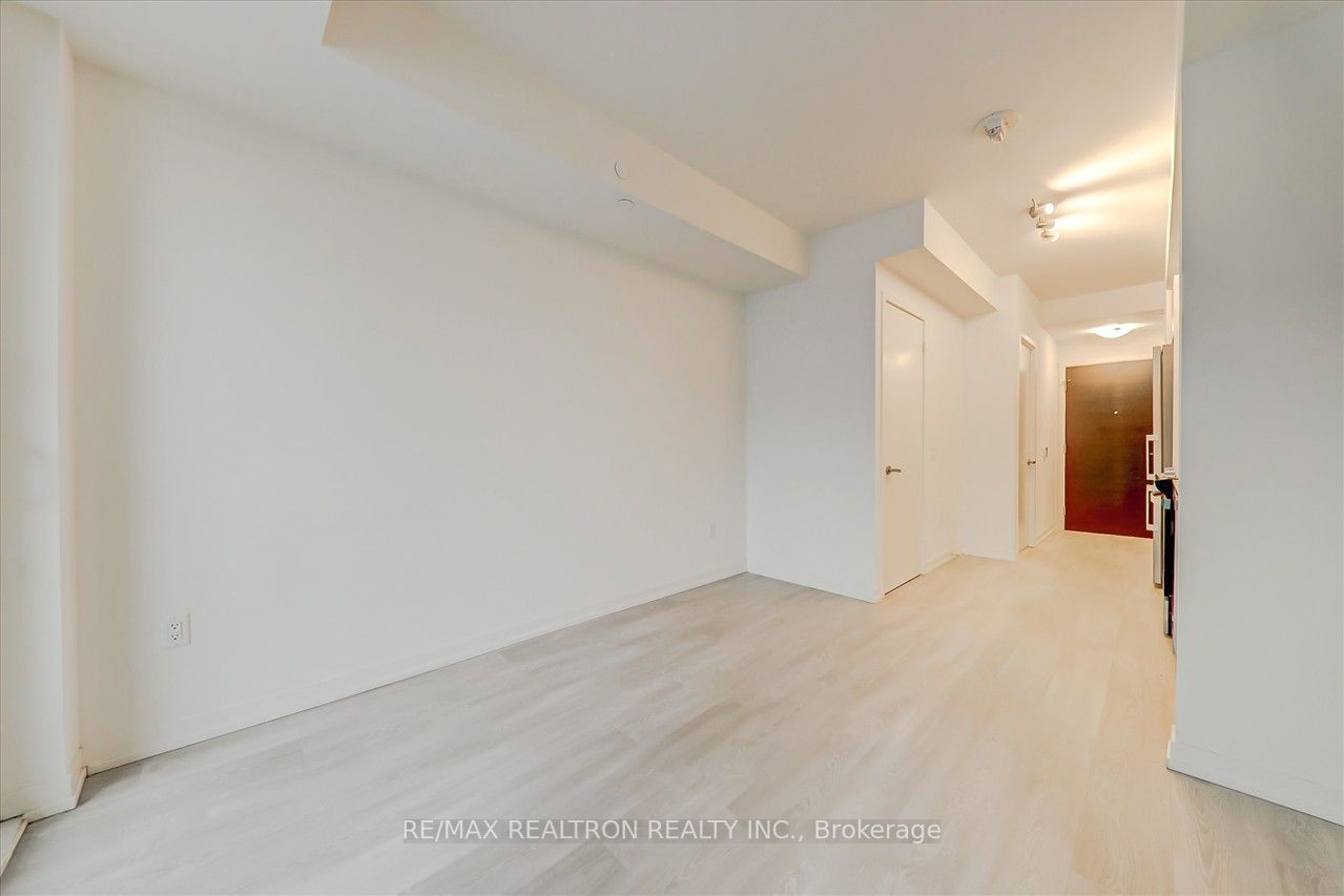 8868 Yonge St, #522E