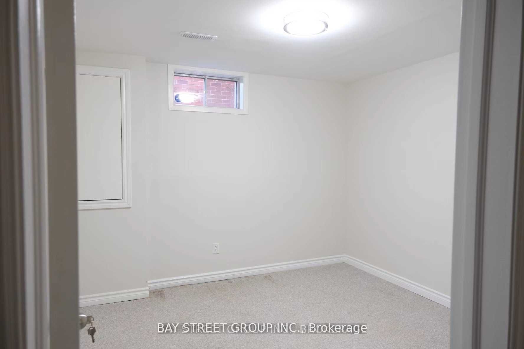 9 Chadburn Cres, #Lower