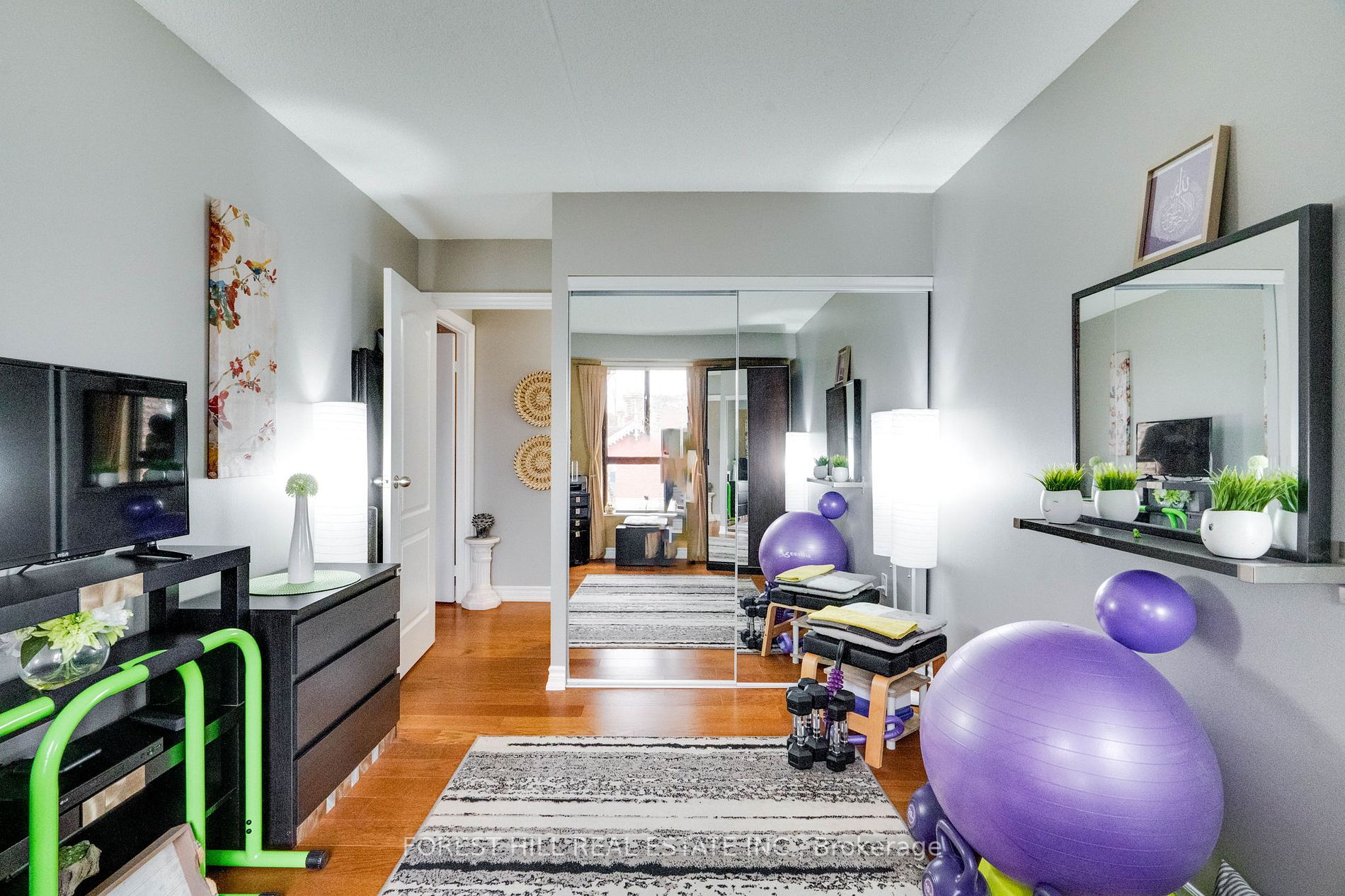 15390 Yonge St, #401