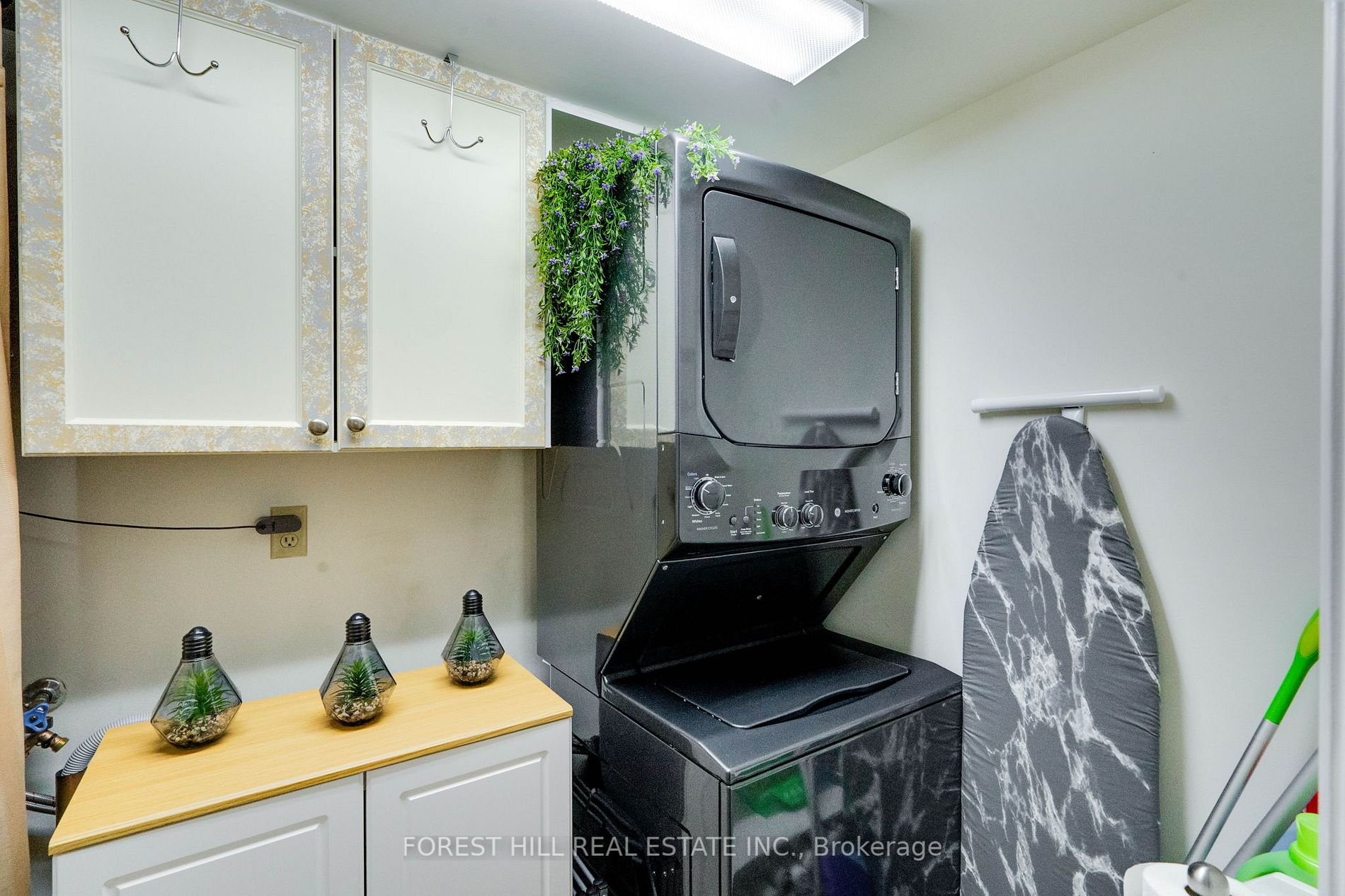 15390 Yonge St, #401