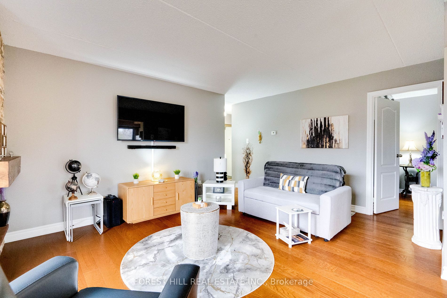 15390 Yonge St, #401