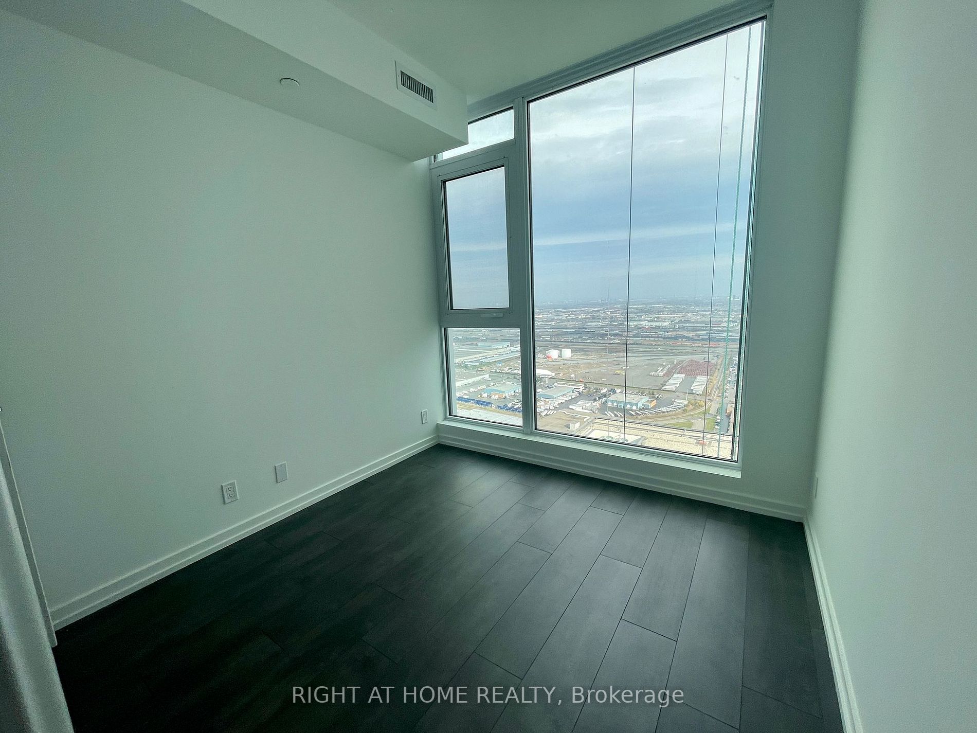 7890 Jane St, #5209