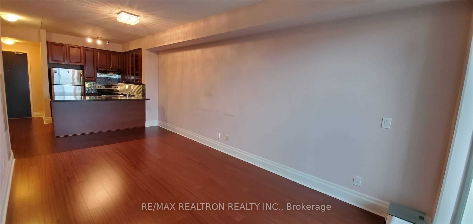 151 Upper Duke Cres, #503
