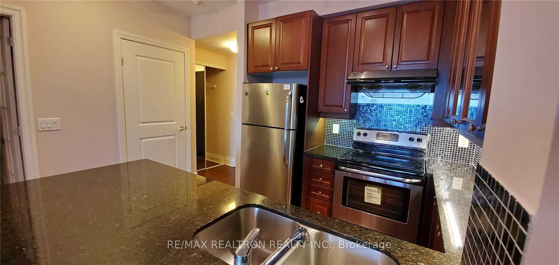 151 Upper Duke Cres, #503