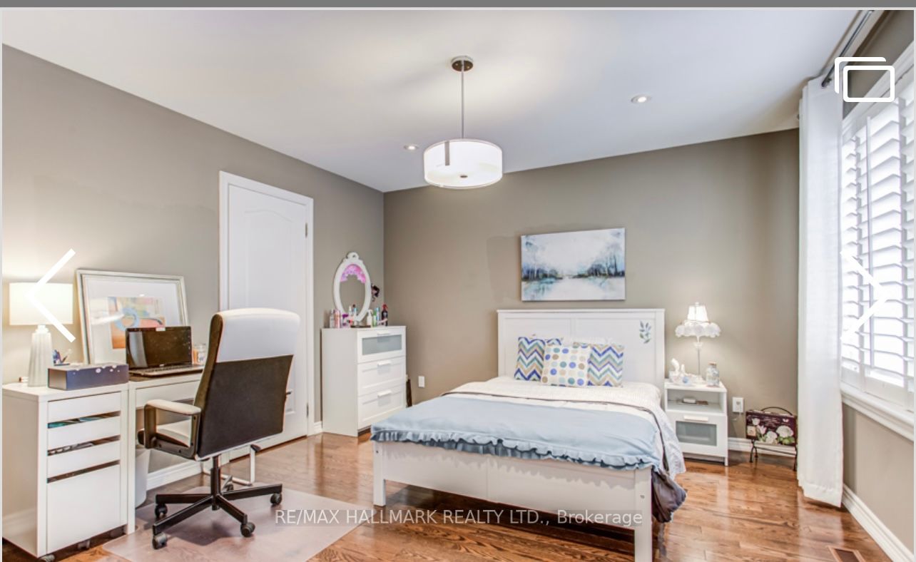 384 Kennedy St W