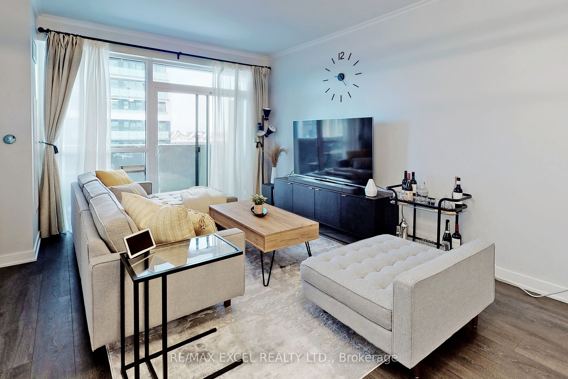 75 Oneida Cres, #410