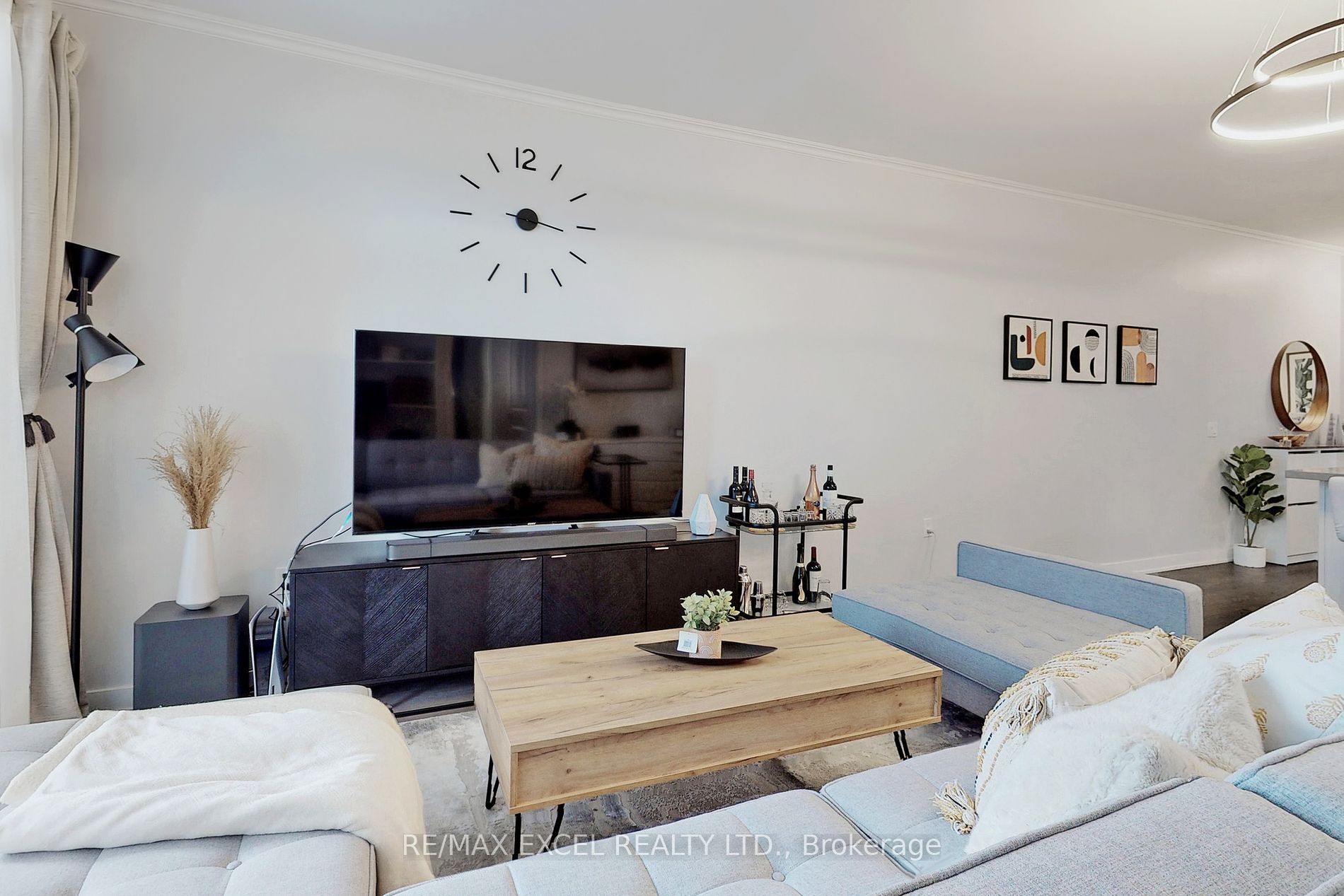 75 Oneida Cres, #410