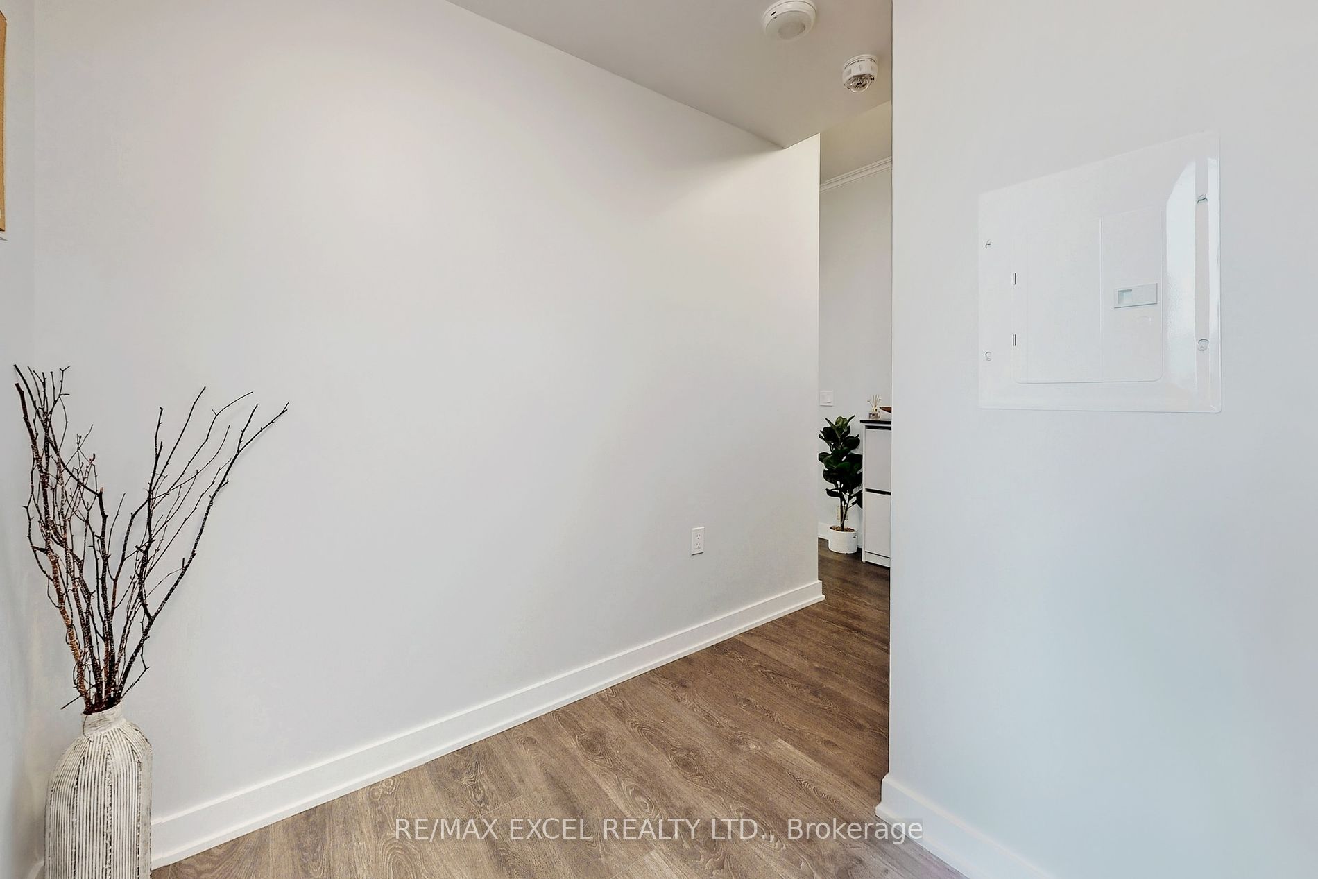 75 Oneida Cres, #410