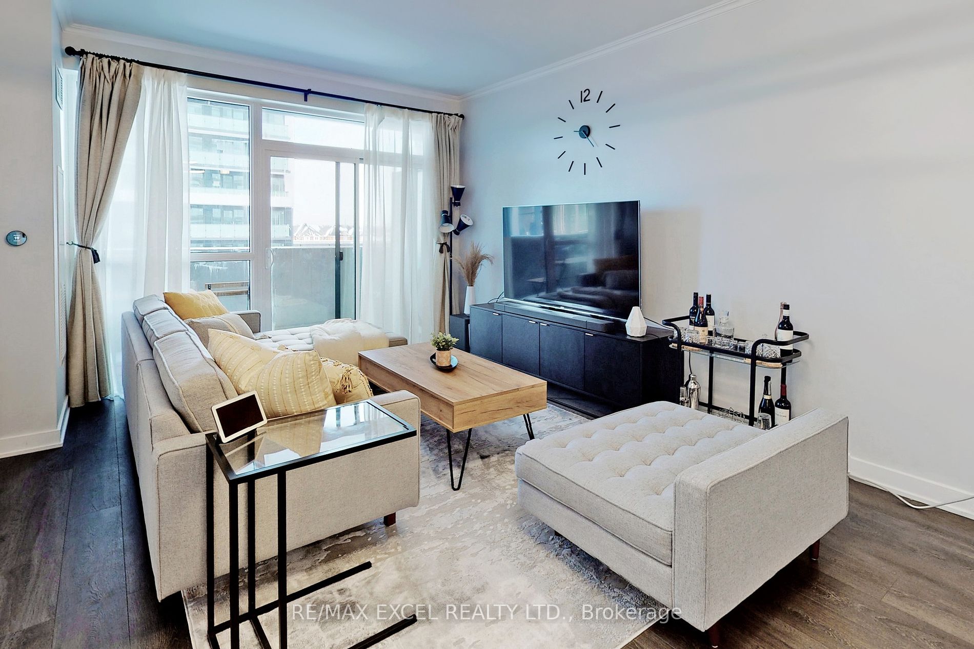 75 Oneida Cres, #410