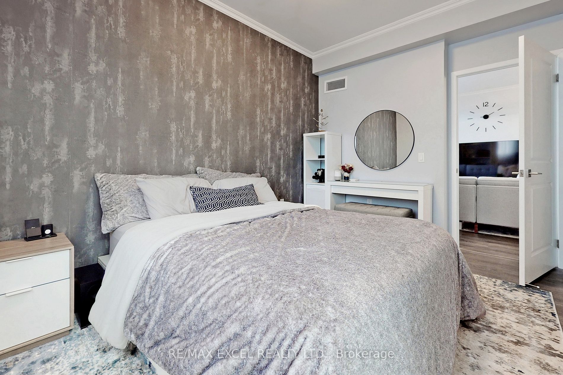 75 Oneida Cres, #410