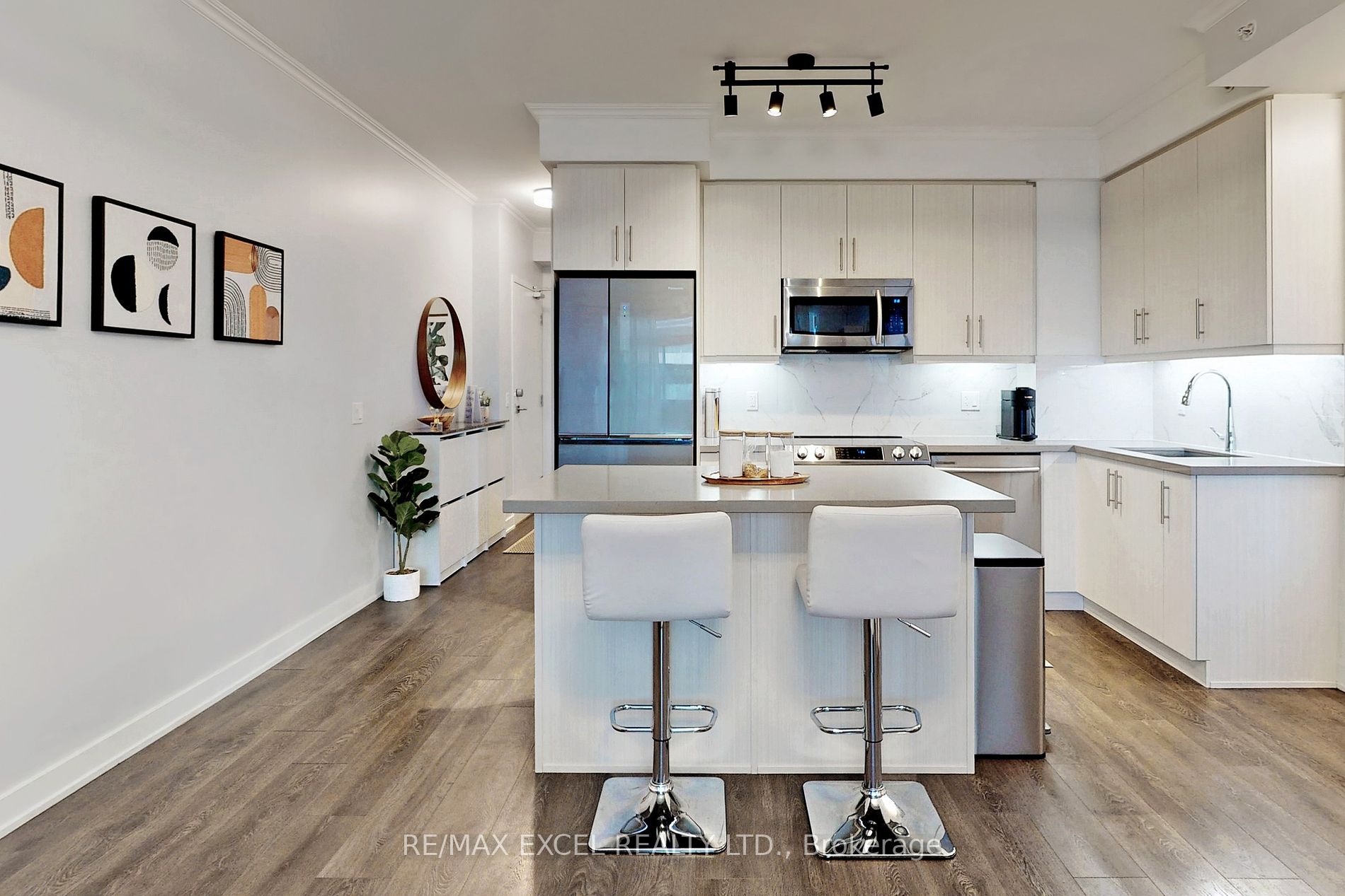 75 Oneida Cres, #410