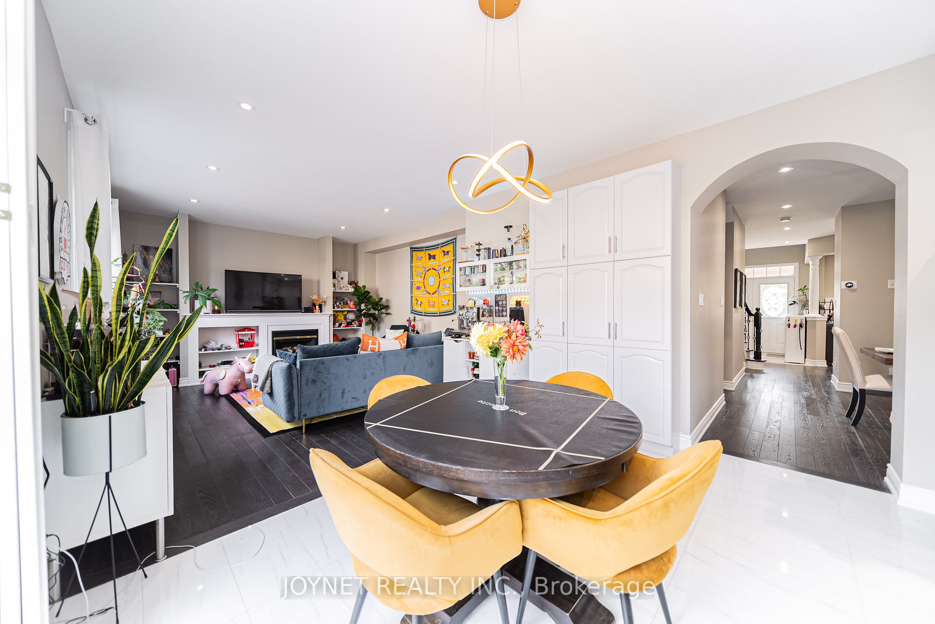 36 Newbridge Ave