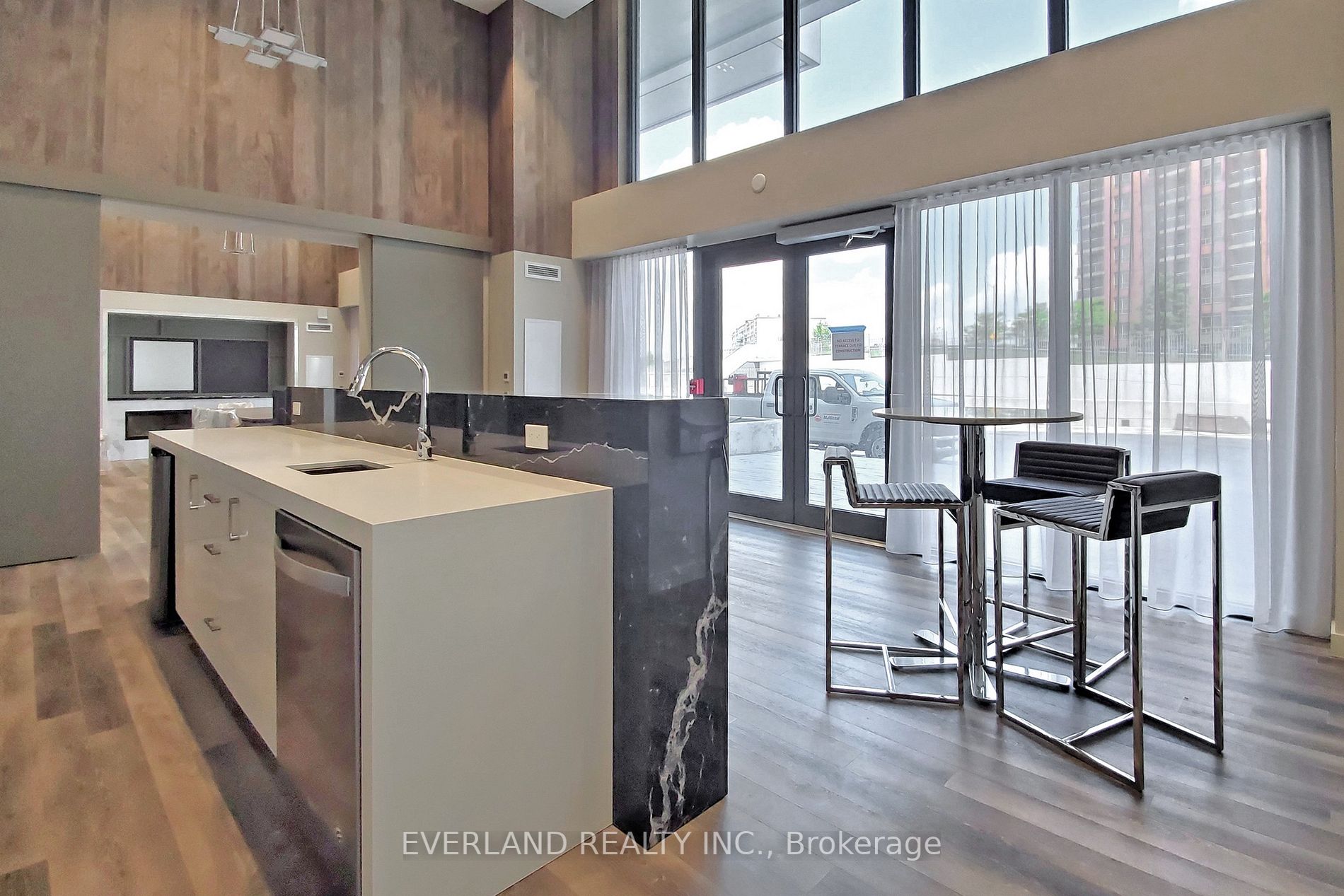 85 Oneida Cres, #1005