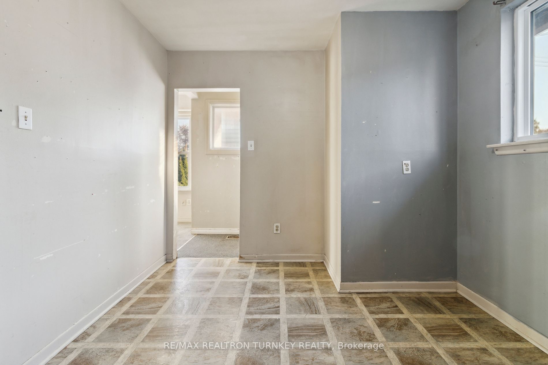 239 Silverbirch Dr
