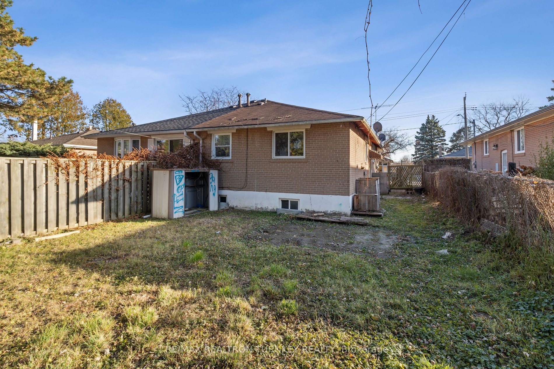 239 Silverbirch Dr
