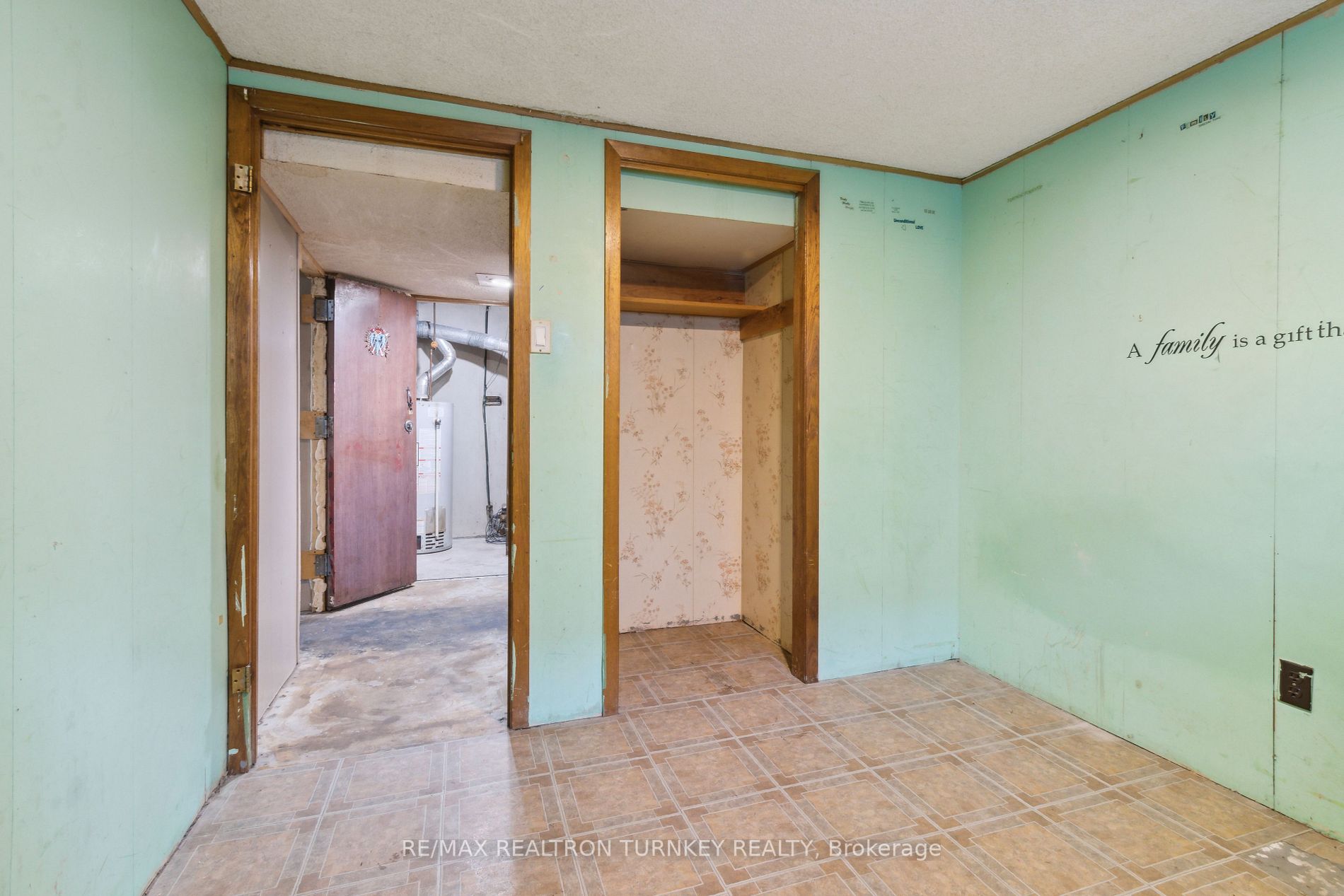 239 Silverbirch Dr