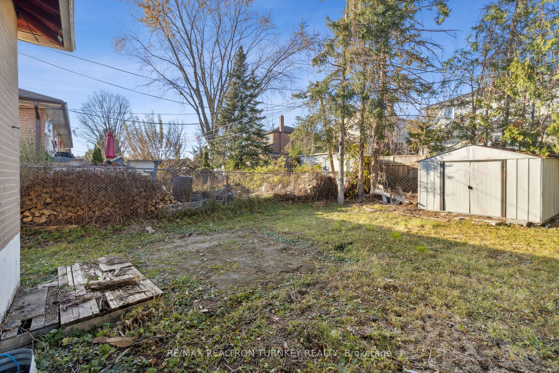 239 Silverbirch Dr