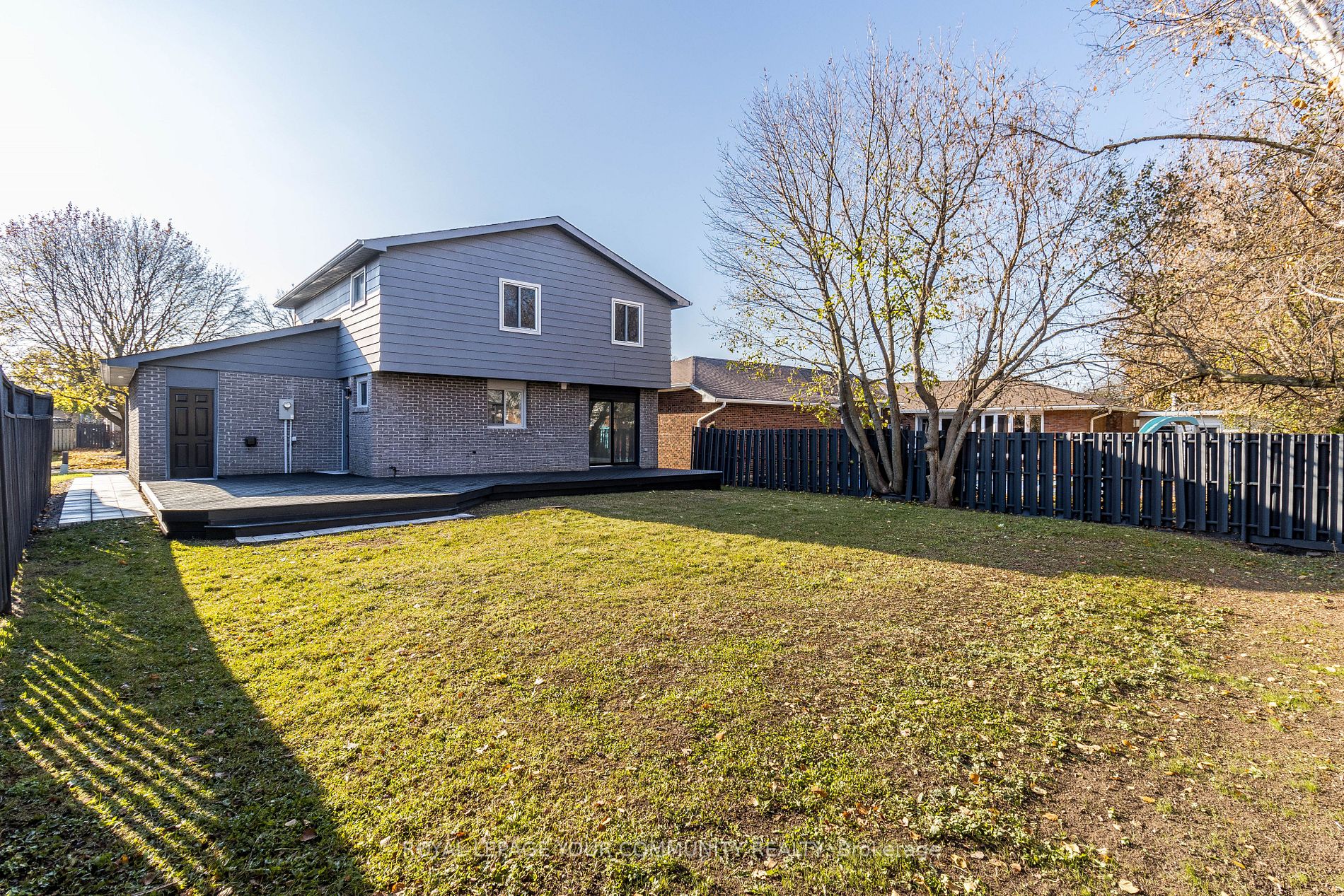 196 Mackenzie St
