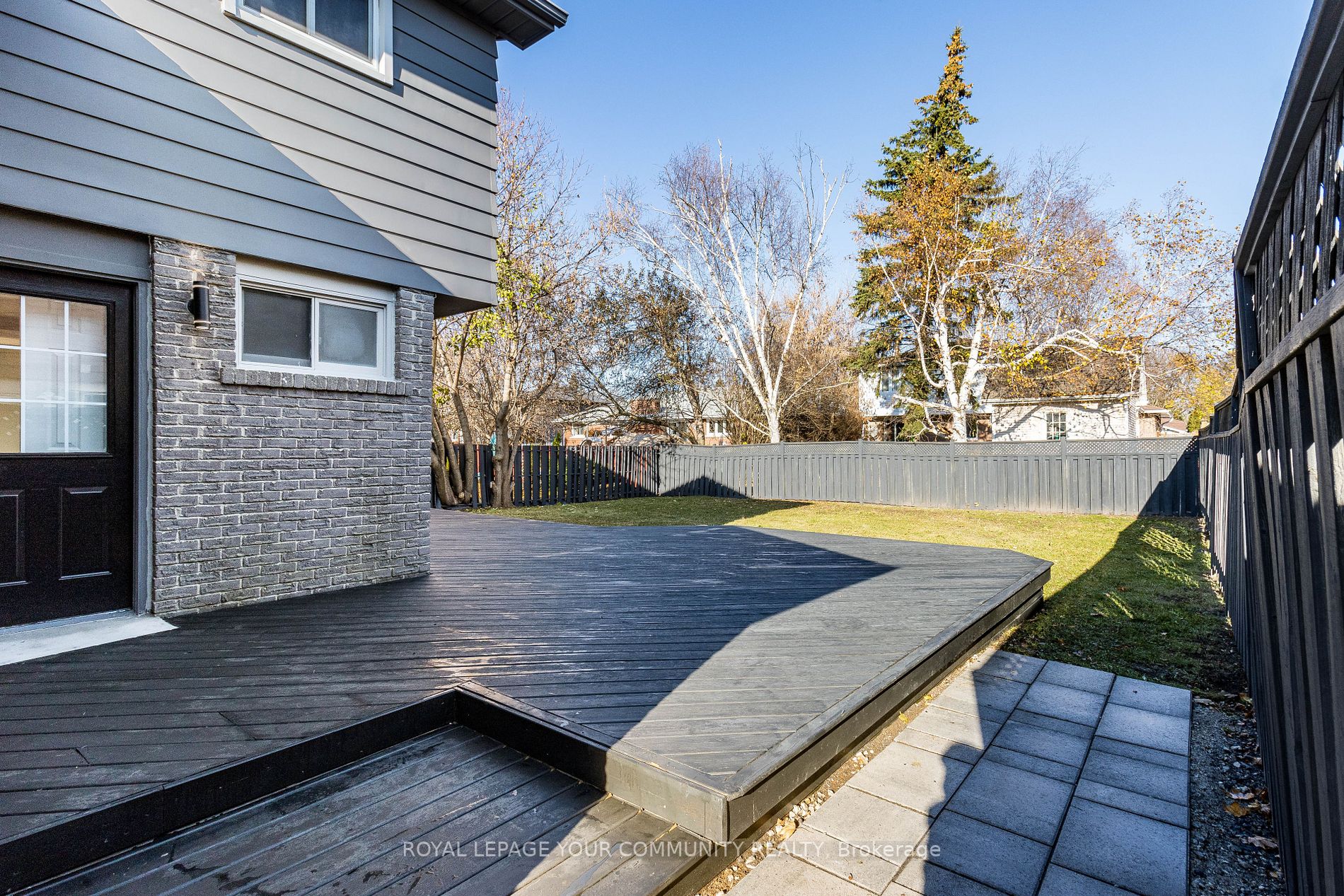 196 Mackenzie St