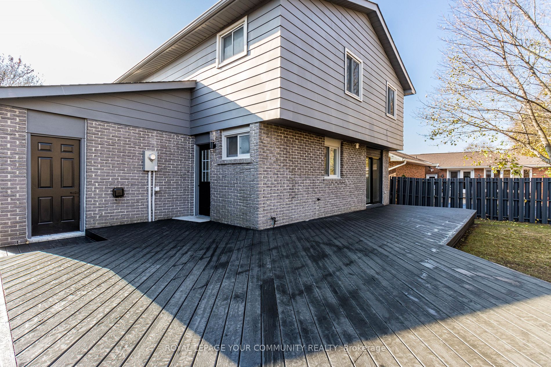 196 Mackenzie St