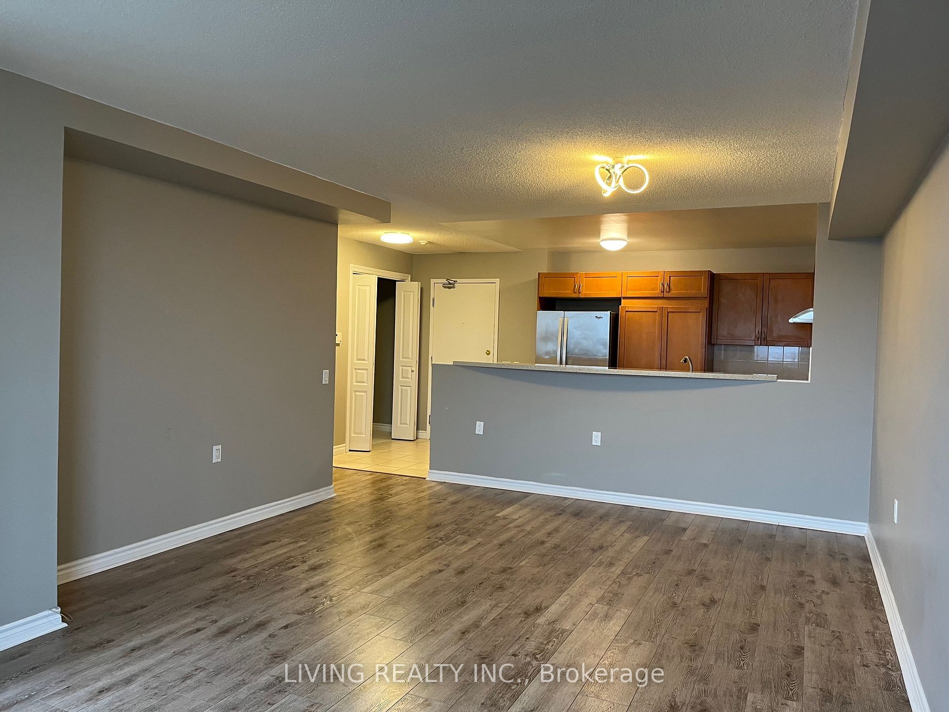 9015 Leslie Street, #908