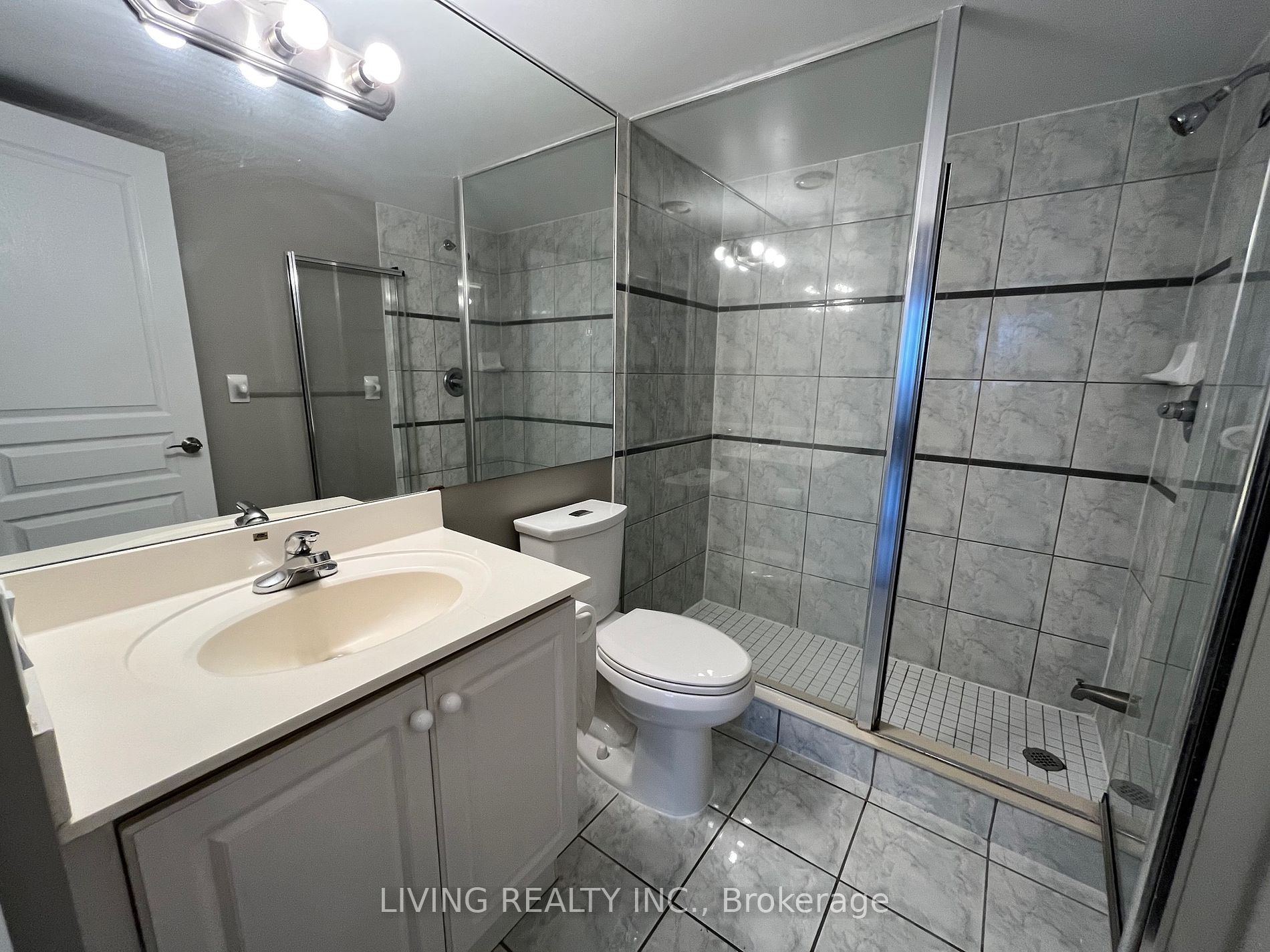 9015 Leslie Street, #908