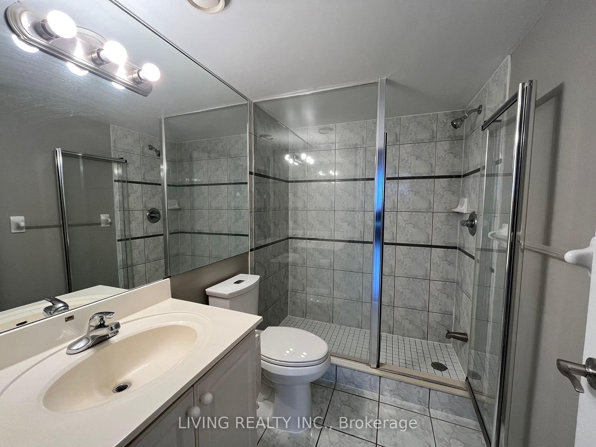 9015 Leslie Street, #908