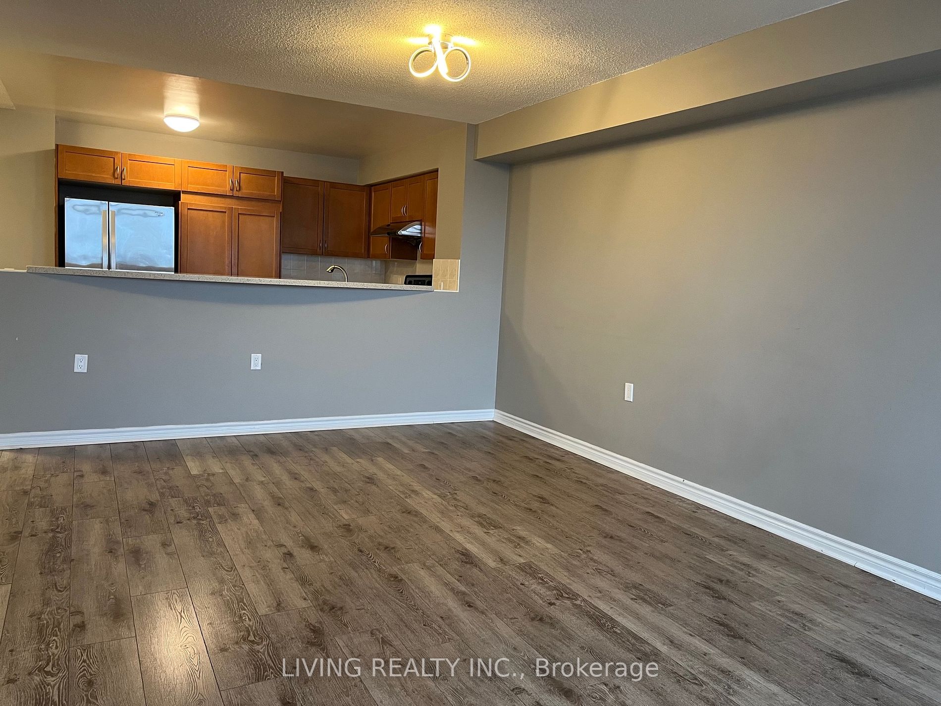 9015 Leslie Street, #908