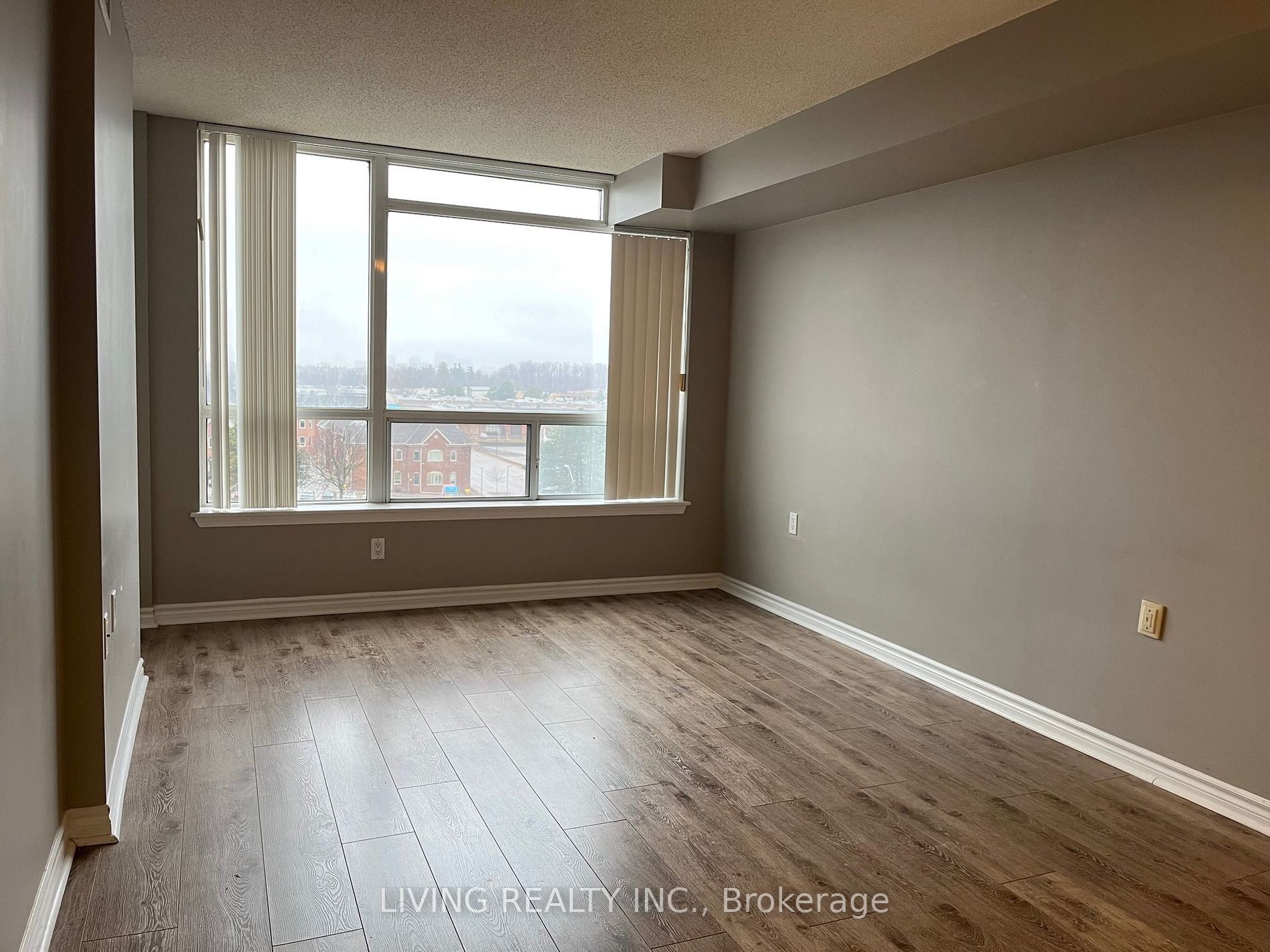 9015 Leslie Street, #908