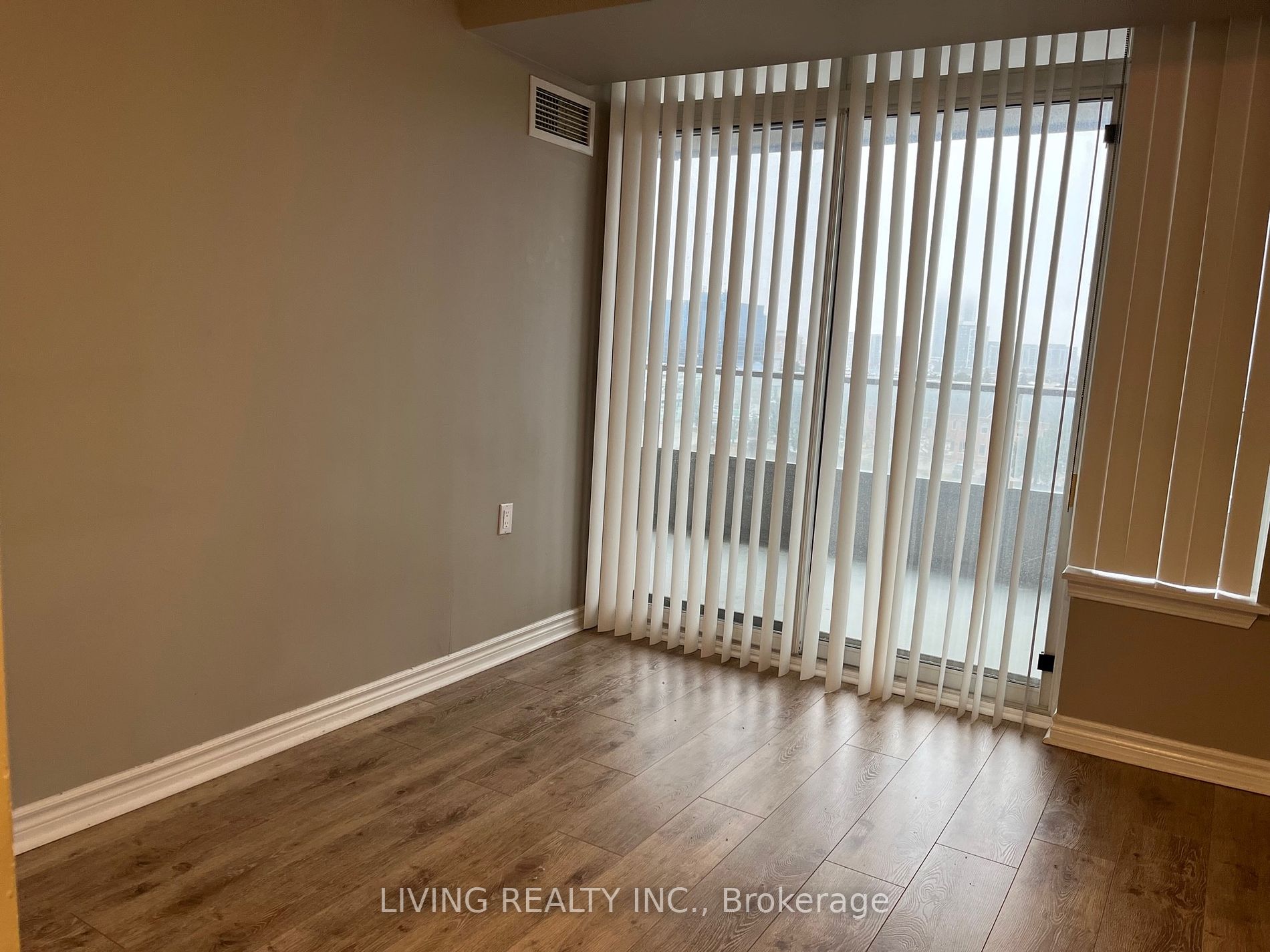9015 Leslie Street, #908